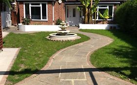 Self Contained Ensuite Double Bedroom With Own Entrance Free Off Street Parking